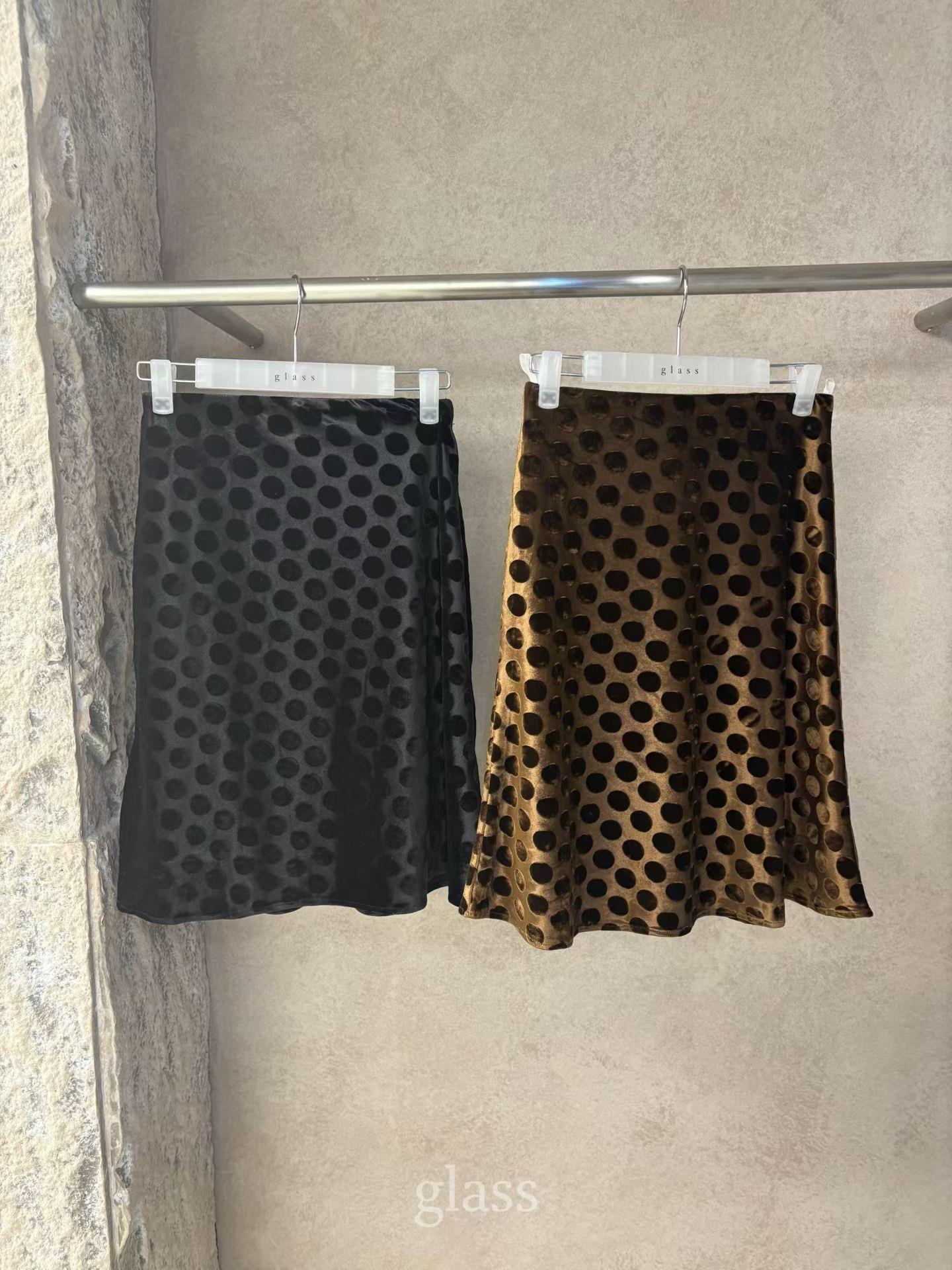 天鵝絨點點半身裙